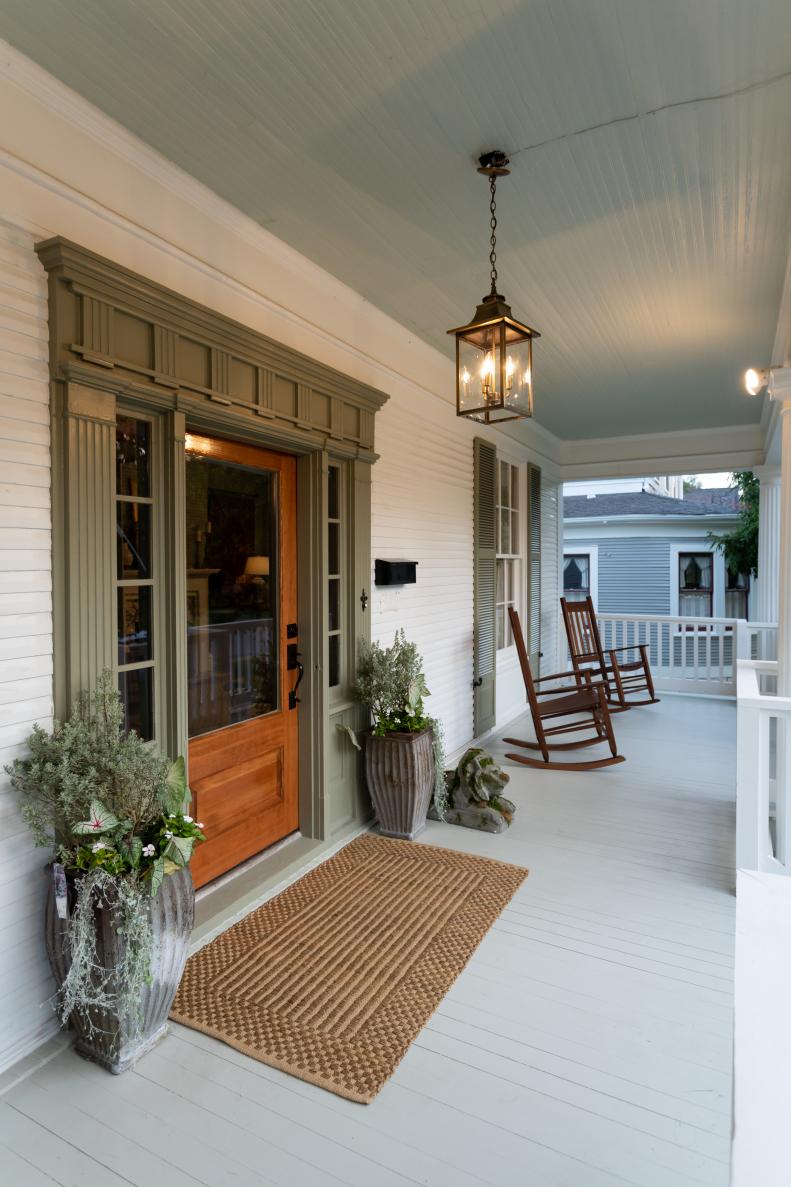 As seen on Home Town, Ben and Erin Napier have completely renovated the Hogue Residence in Laurel, Mississippi.  The old door trim had been painted black and did not showcase the beautiful woodwork. The exterior now features a new raised porch area, new paint and a new front door that welcomes the Hogues to the downtown area. (detail)
